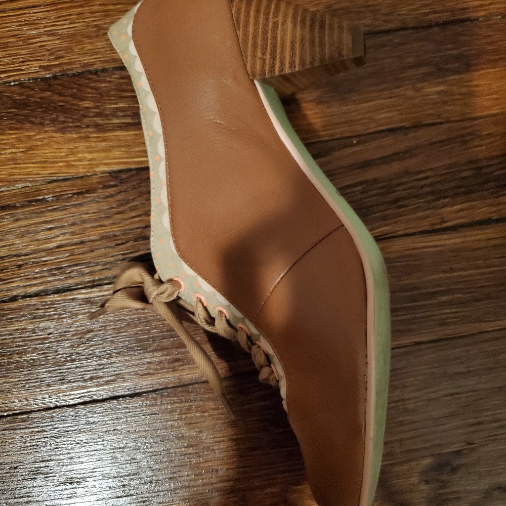 SOLD- Brown pumps - Picture 2 of 3